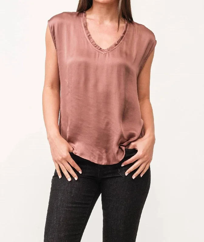 Style Breakthroughs Yanis V-Neck Top In Marron